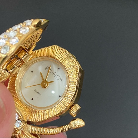 Vintage JOAN RIVERS Crystal Pave Queen Bee Watch Brooch main image 10